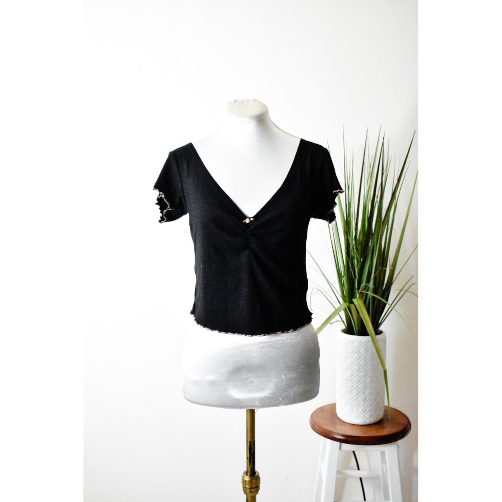 Stitch &‎ Pine Crop Top Women Medium Black Y2K Rosebud Lettuce Edge Ribbed Knit
